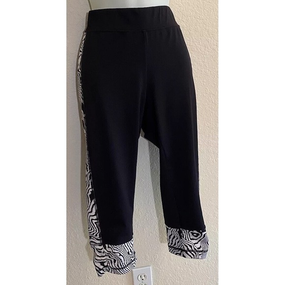 Comfy Fila Activewear Cropped Leggings Black White Pattern Athletic Pants - Picture 1 of 9